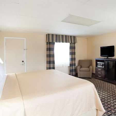 Travelodge By Wyndham South Берлингтон Экстерьер фото