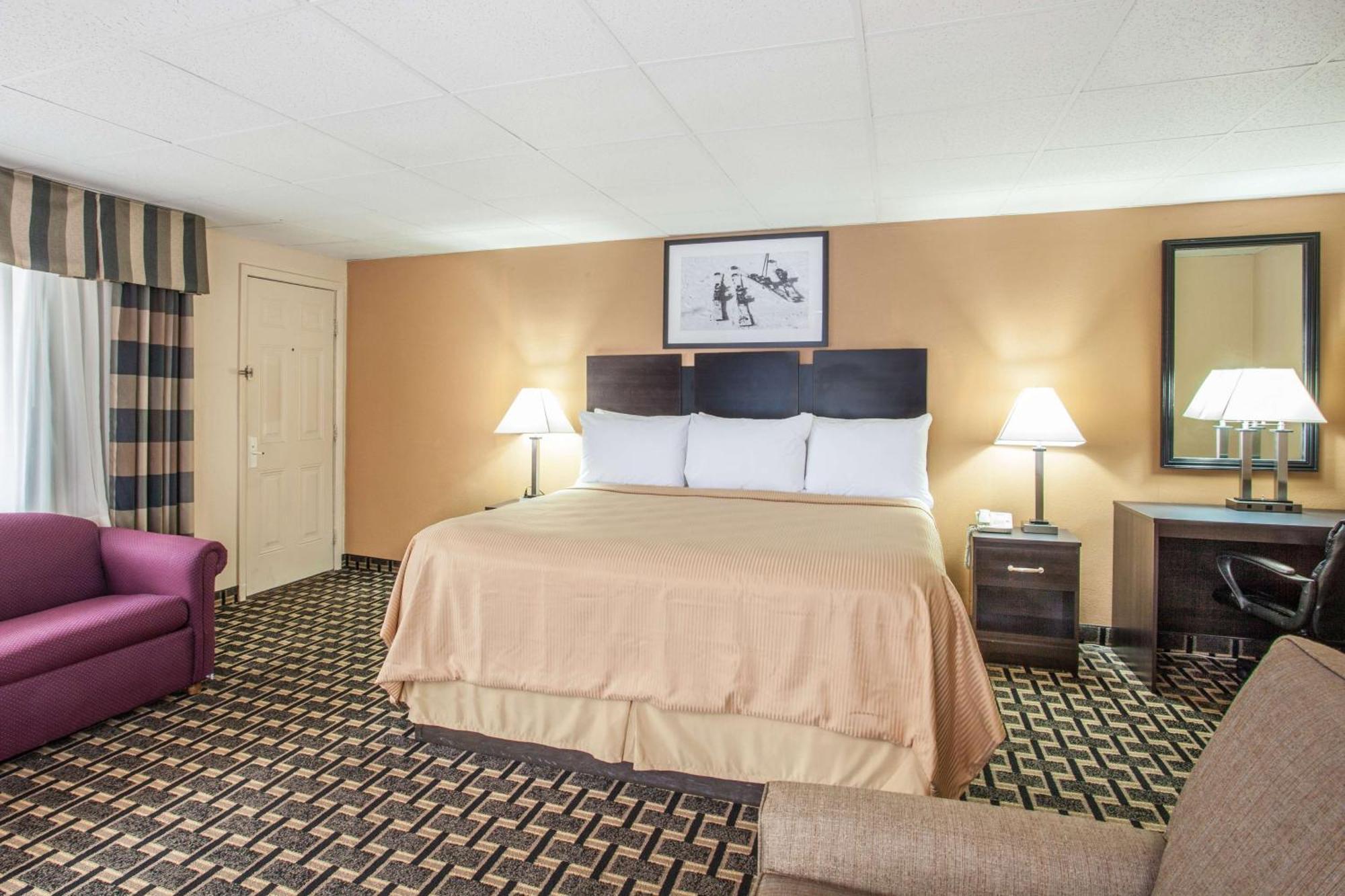 Travelodge By Wyndham South Берлингтон Экстерьер фото